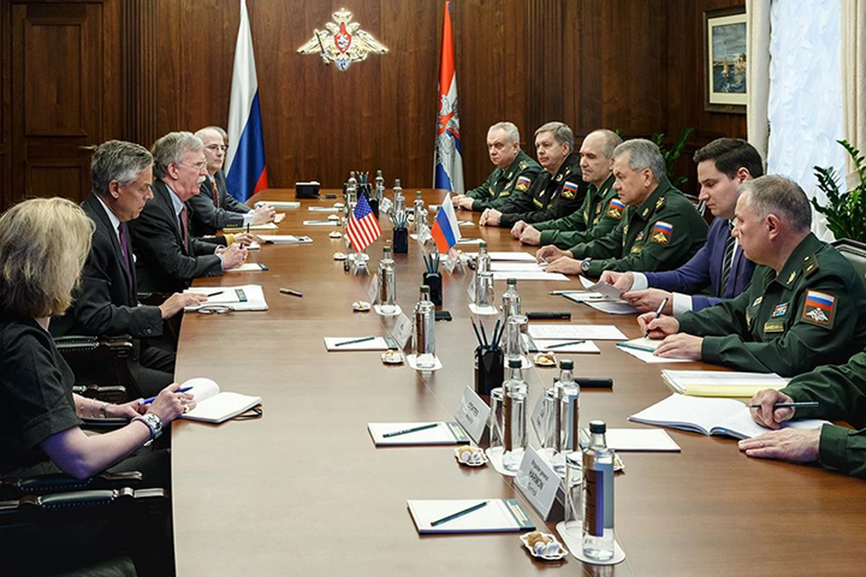 Болтон на встрече с Шойгу сообщил о желании главы Пентагона провести диалог с министром обороны России