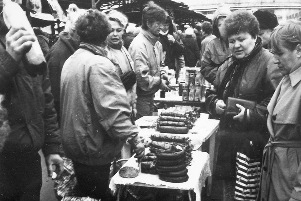 В перестроечные годы Центральный рынок нередко становился последним шансом купить хоть что-нибудь съестное. И часто нас выручали именно торговцы из Литвы.