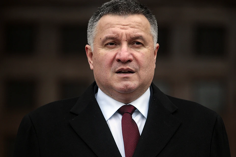 В частности, ограничительные меры введены в отношении министра иностранных дел Украины Арсена Авакова