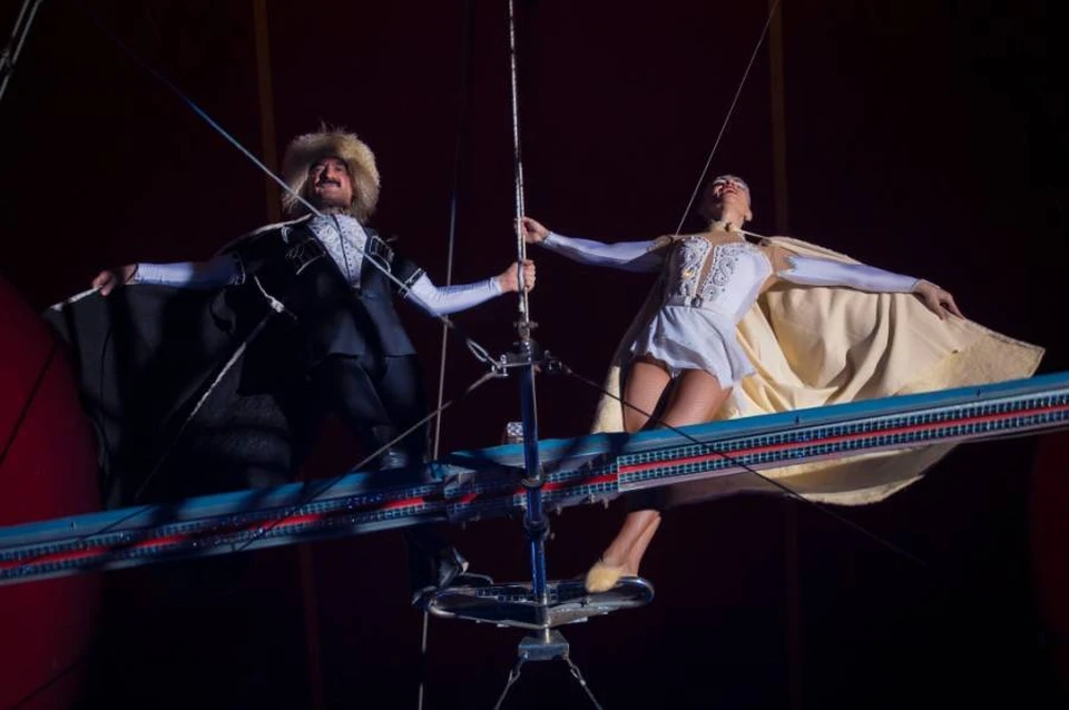 Галина и Руслан Гукаевы спляшут под куполом осетинские танцы. Фото: Челябинский цирк.