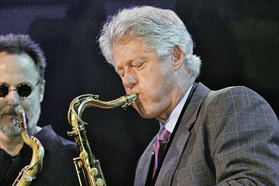 Прежде Билл увлекался игрой на саксофоне. Музыкант, на наш взгляд, из него вышел получше, чем писатель... Фото: By Todd Pitt/Getty Images