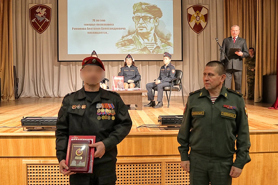 Награжденный майор нижегородского СОБРа Дмитрий Щ., который в 1995 году служил в отряде спецназа "Русь", впервые рассказал как спасал генерала Анатолия Романова.