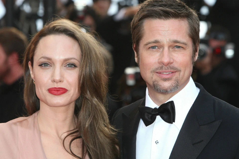 Анджелина Джоли и Брэд Питт снова отложили свой развод.