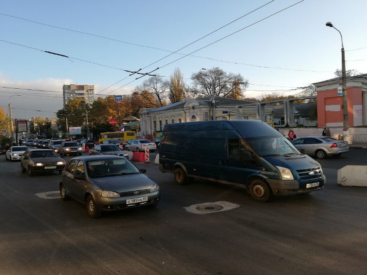 Быстрее дойти, чем доехать: Симферополь превратился в одну сплошную пробку  - KP.RU