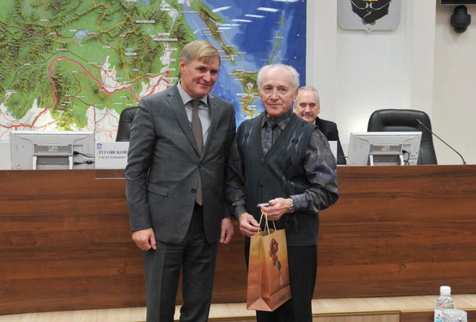 «Торжество со слезами на глазах»: Впервые в Хабаровске наградили детей военного времени