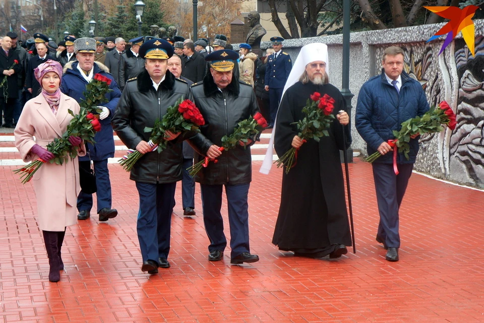 В День открытых дверей гости почтили память всех погибших воинов-десантников.