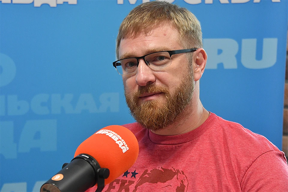 Александр Малькевич в студии радиостанции "Комсомольская правда".