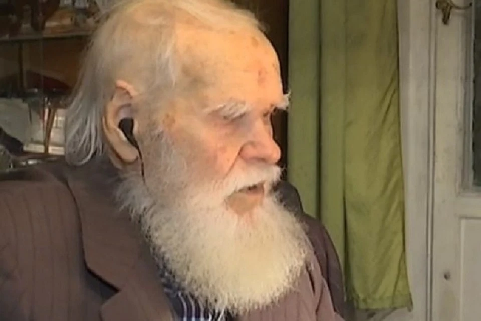 Мужчина рассказал, что квартиру на Хабаровской улице у него отняли из-за долгов внука. Фото: tvzvezda.ru
