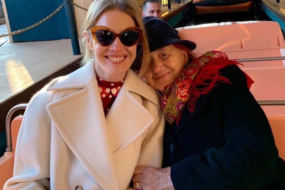 В Париже бабушка Водяновой отметила свое 89-летие.