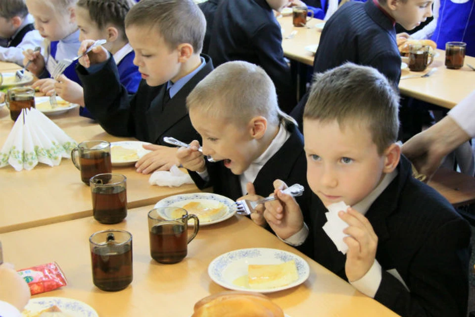 Согласно изменениям в Социальный кодекс, за завтраки для начальной школы многим родителям придется платить полную сумму.