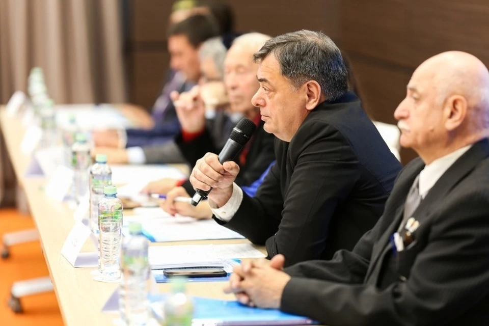 участники заседания Совета по межнациональным отношениям Ленинградской области