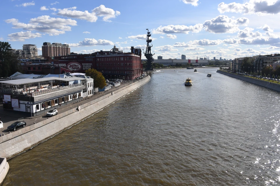 На дне москва. Дно Москвы реки. Москва река под водой. На дне Москвы реки. Дно Москвы реки фото.