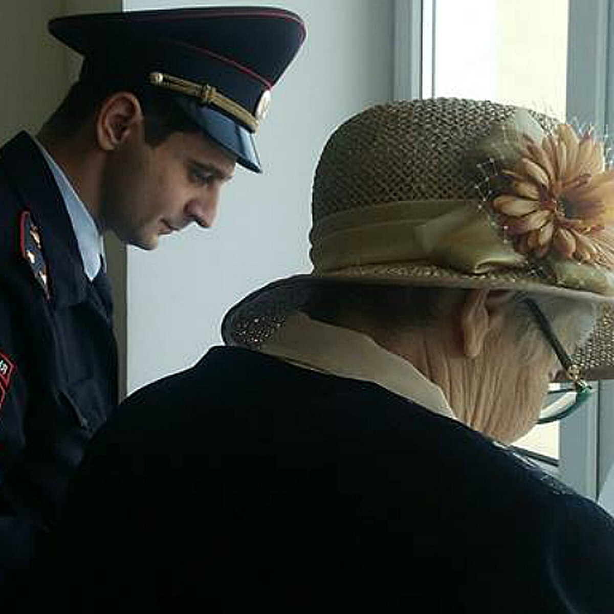 Больной диабетом пришлось с вооруженными полицейскими выбивать в поликлинике  инсулин - KP.RU