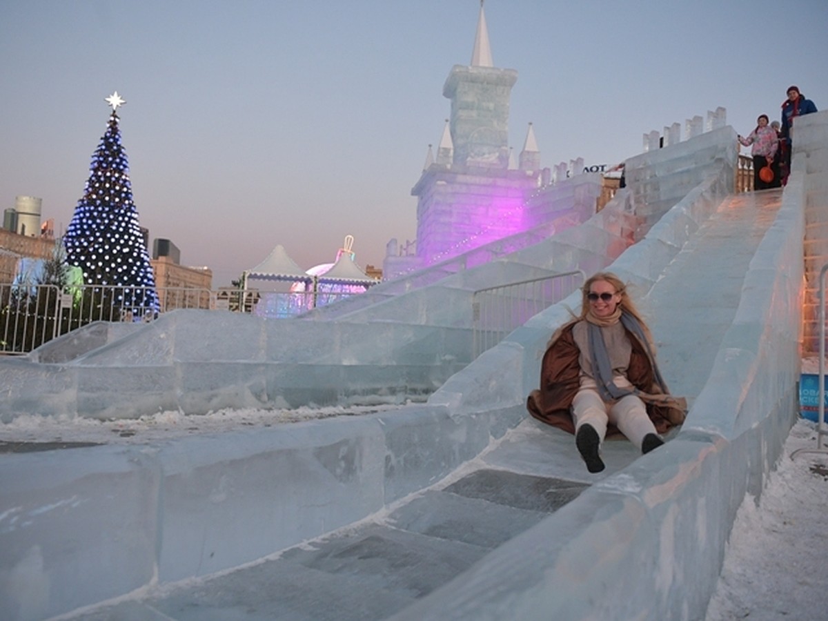 Ледяные и снежные городки 2018-2019 в Омске: где лучше покататься на  тюбингах, ватрушках и лыжах - KP.RU