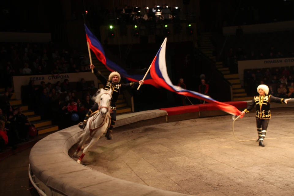 В донецком цирке дончан покоряют джигиты из Северной Осетии