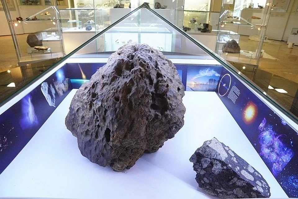 Самый большой фрагмент метеорита хранится в музее. Весит 570 кило.