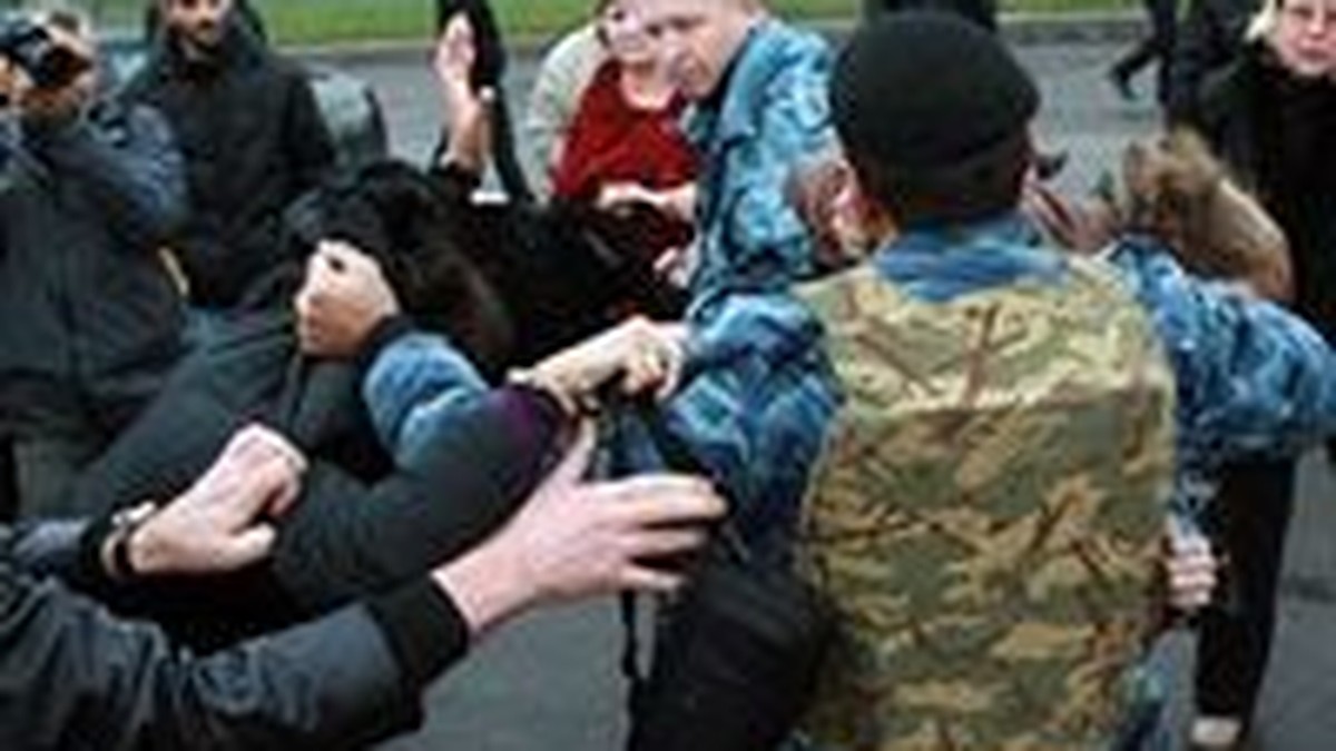 Торговцев, вернувшихся на Черкизон, остановил ОМОН - KP.RU