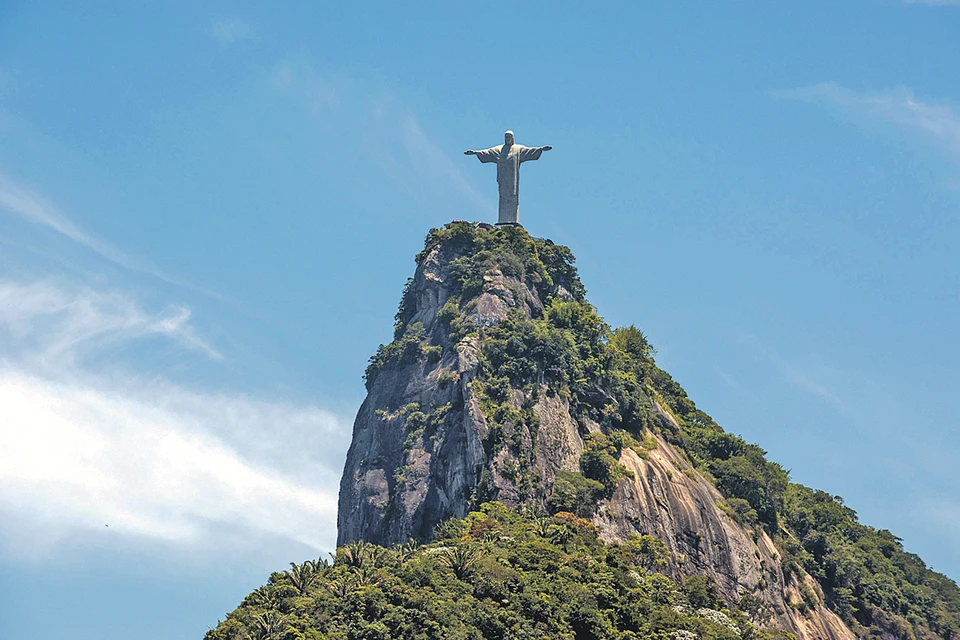 Статуя Иисуса в Рио-де-Жанейро.