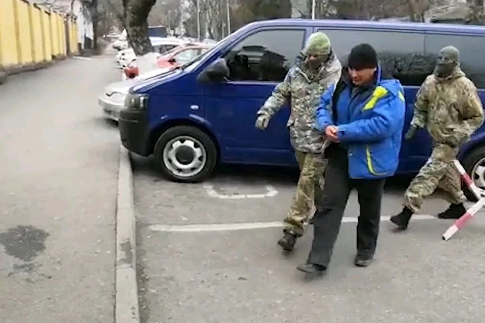 Задержание участника нападения на псковских десантников сотрудниками ФСБ.