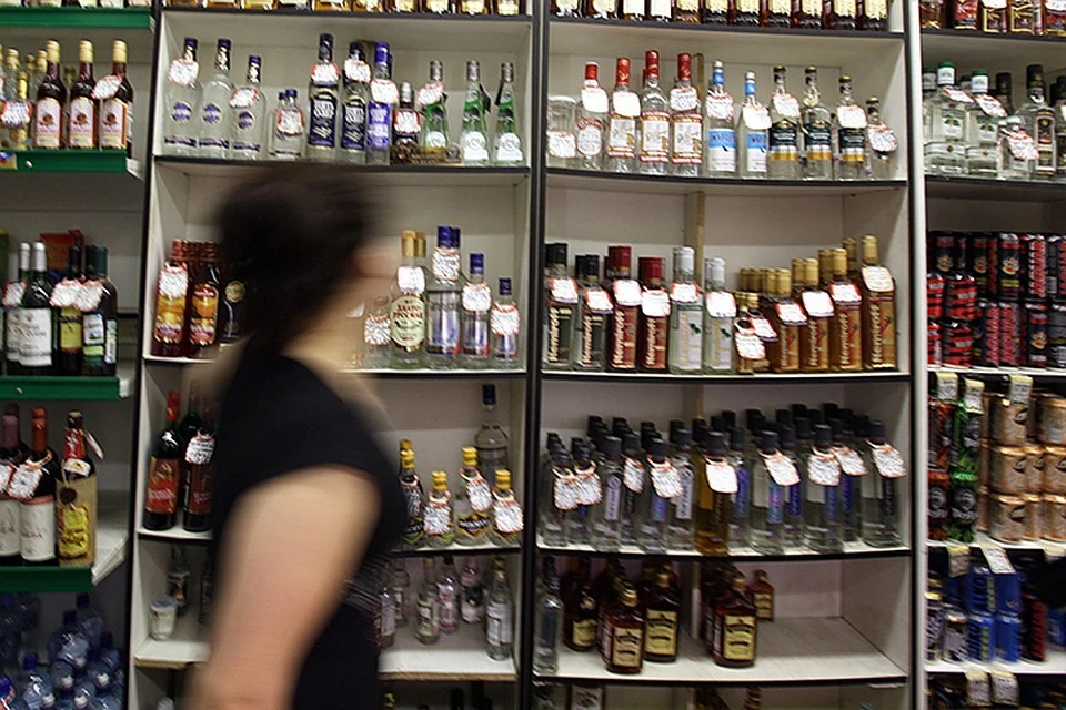 Минздрав РФ намерен запретить с 2020 года продавать алкоголь лицам младше 21 года