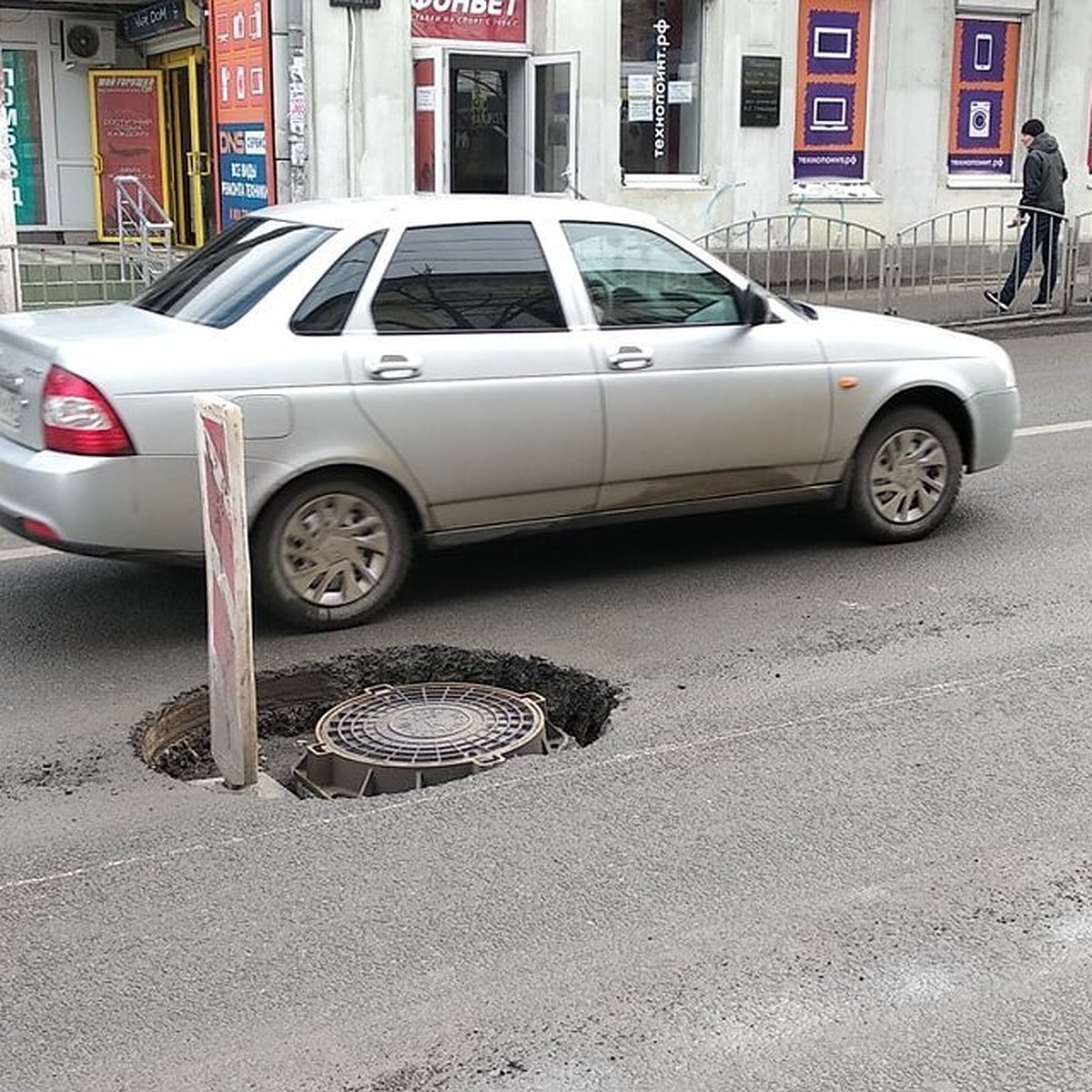 Не видно, пока не влетишь»: Симферопольцы теряют колеса в ямах из-за  дорожных работ - KP.RU