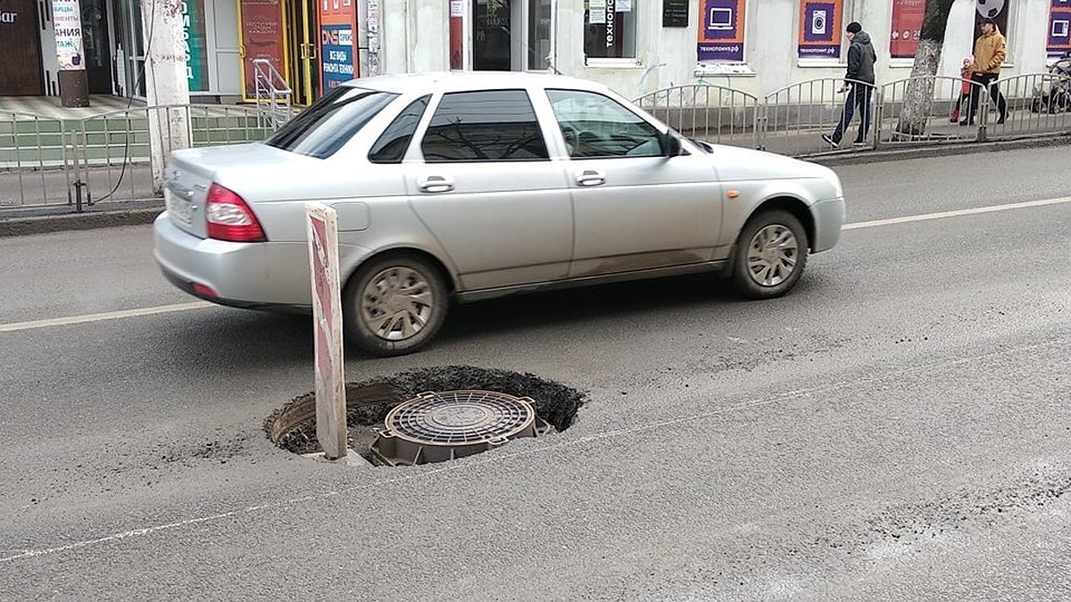 Не видно, пока не влетишь»: Симферопольцы теряют колеса в ямах из-за  дорожных работ - KP.RU