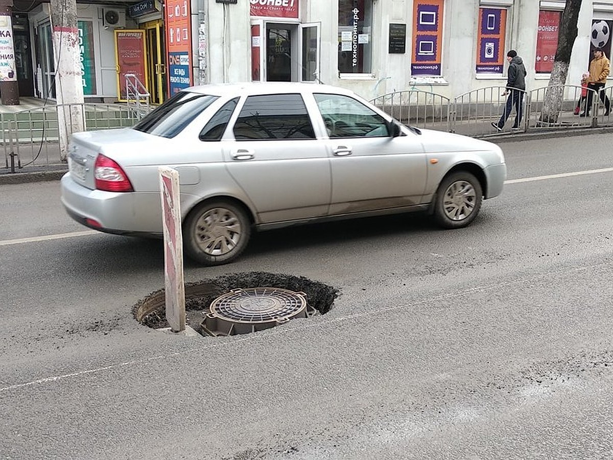 Не видно, пока не влетишь»: Симферопольцы теряют колеса в ямах из-за  дорожных работ - KP.RU