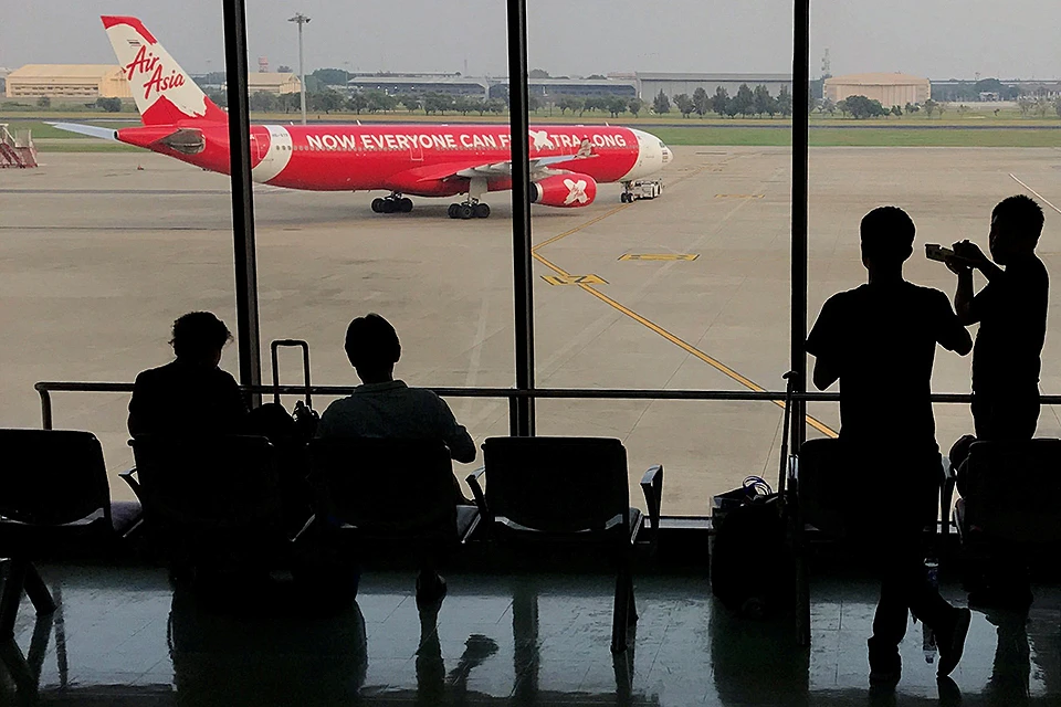 Пассажиры в главном международном аэропорту Бангкока.