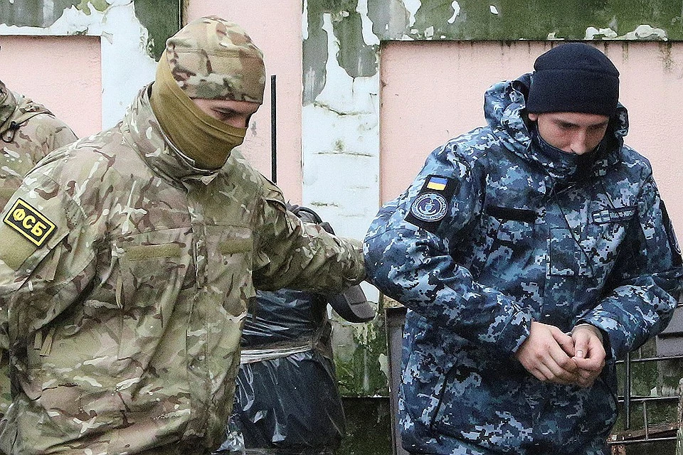Украинские моряки перед судебным заседанием в Симферополе.