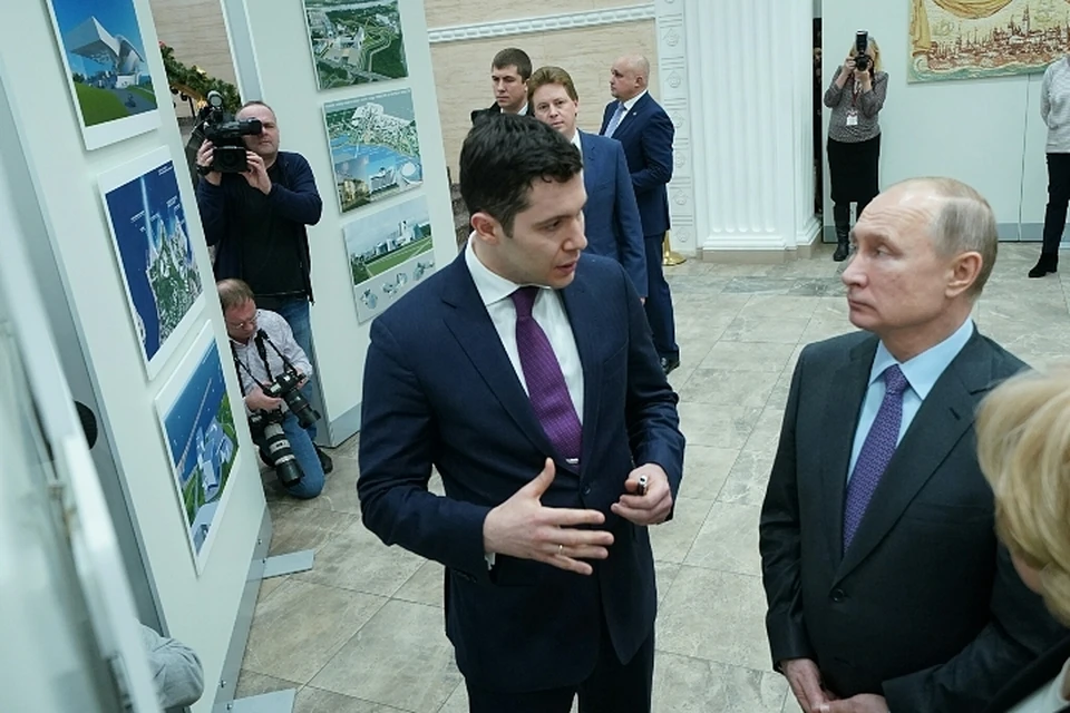 Антон Алиханов познакомил Владимира Путина с проектом культурно-образовательного комплекса на Октябрьском острове.