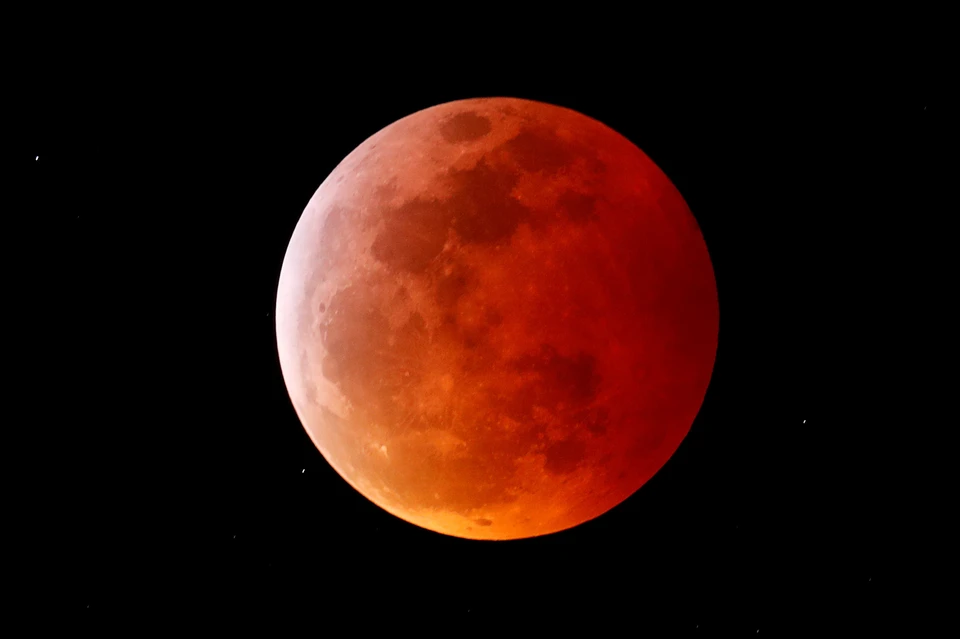 Жители разных стран в ночь на 21 января увидели полное лунное затмение