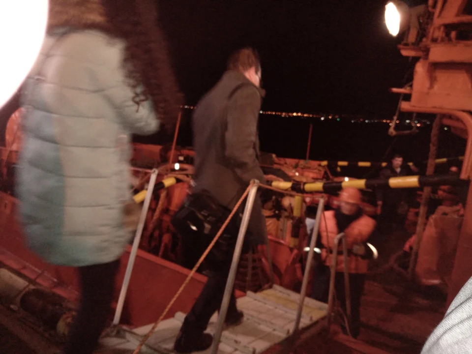 Дипломат зашел на буксир, доставивший выживших граждан Турции в Крым