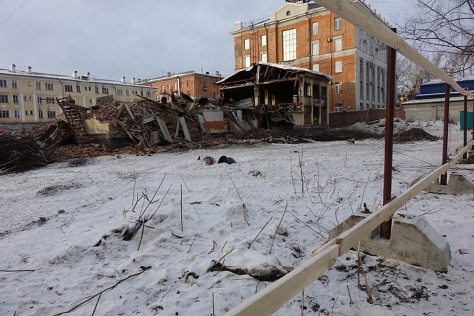 В Новокузнецке снесли здание детсада №1.
