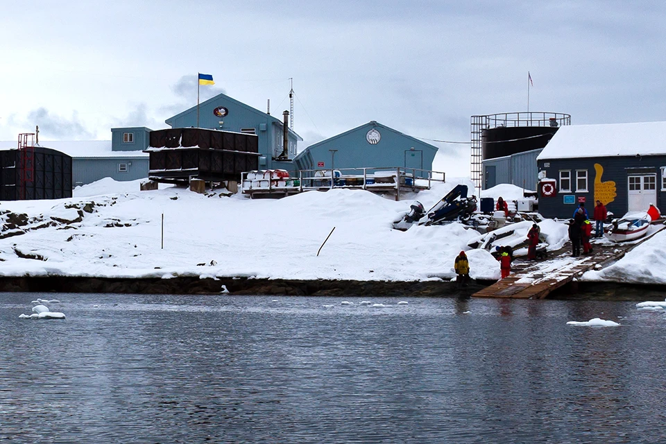 Украинская станция "Академик Вернадский" в Антарктике.