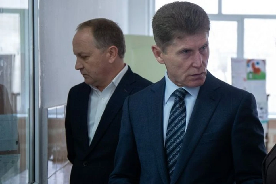 И.о. главы администрации Владивостока Олег Гуменюк и рекомендовавший его на эту должность губернатор Олег Кожемяко