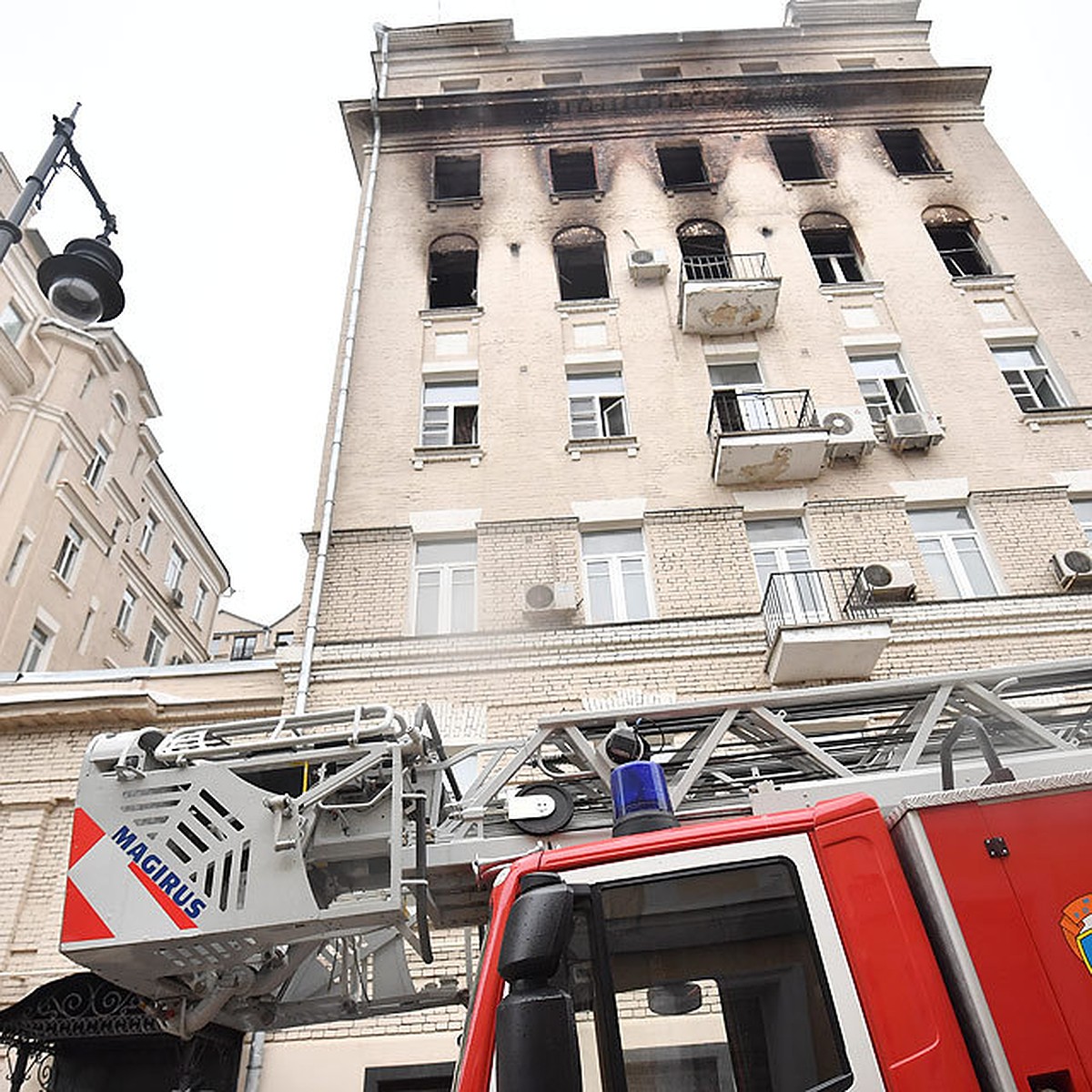 После пожара с погибшими в центре Москвы, эксперты рассказали, как  обезопасить свой дом от пожара - KP.RU