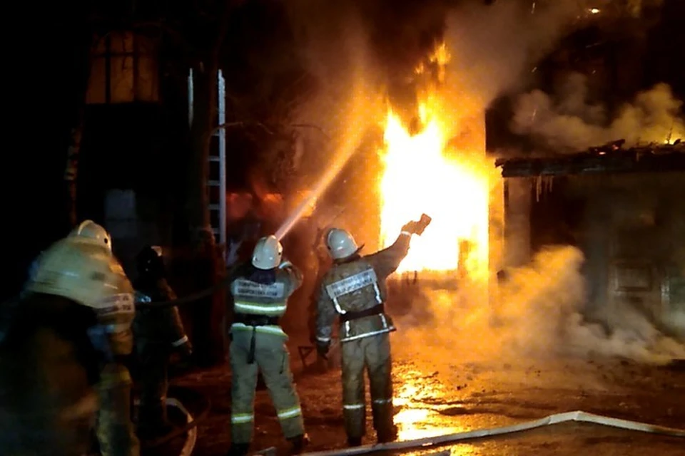 Пожар в бараке в центре Хабаровска: один человек погиб