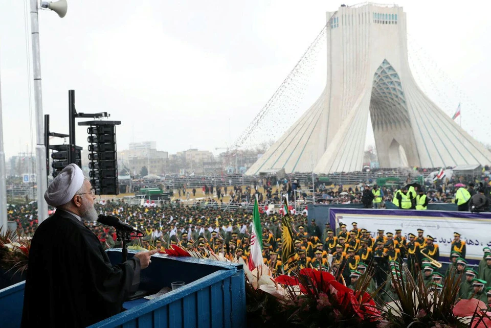 Президент Ирана Хасан Рухани выступает на церемонии, посвященной 40-й годовщине исламской революции в Тегеране.