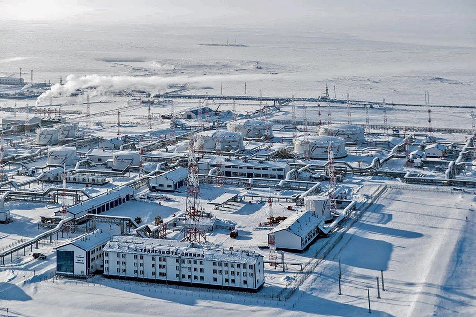 Важнейшая часть системы транспортировки нефти и нефтепродуктов – резервуарные парки. Объем резервуарного парка «Транснефти» в 2017 году составлял 19,3 млн кубометров.На фото: НПС-1 «Заполярье», самая северная станция компании