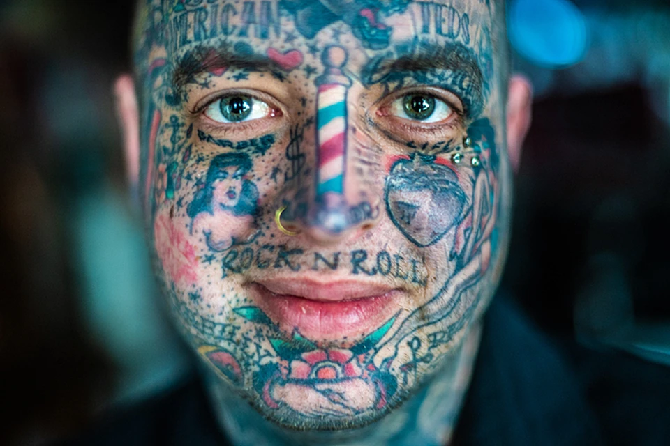 Люди с татуировками на лице - кто они? 