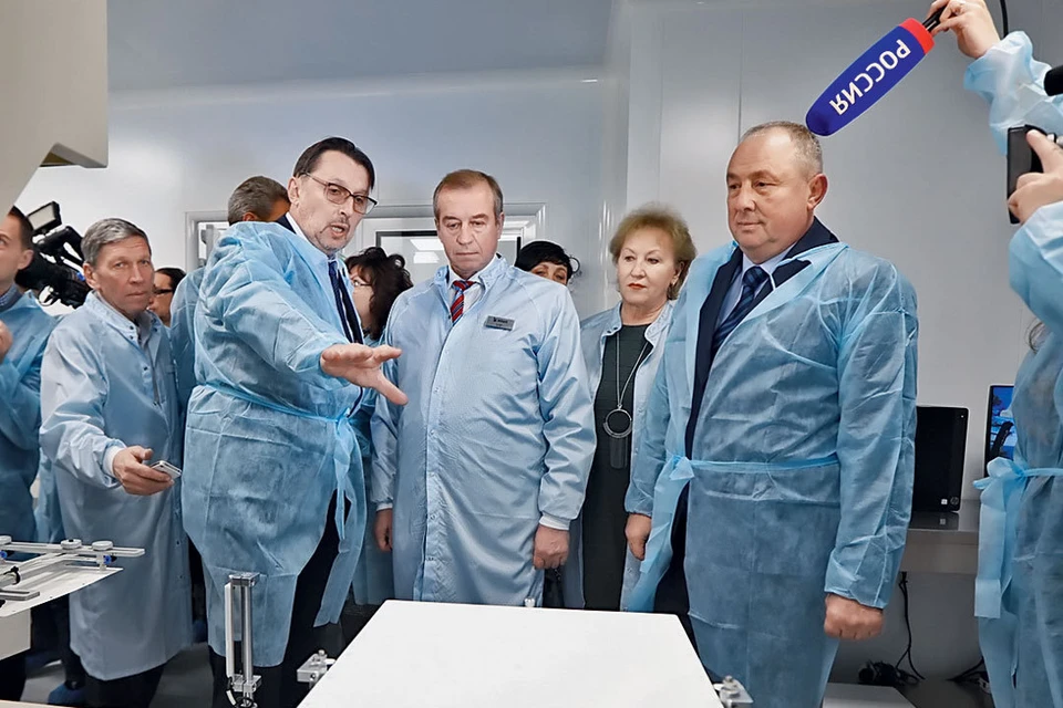 Губернатор Сергей Левченко на открытии завода по производству тест-полосок для глюкометров в Иркутске, ноябрь 2018 года