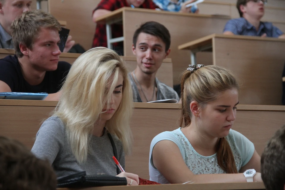Студенты в одном из вузов Самары.