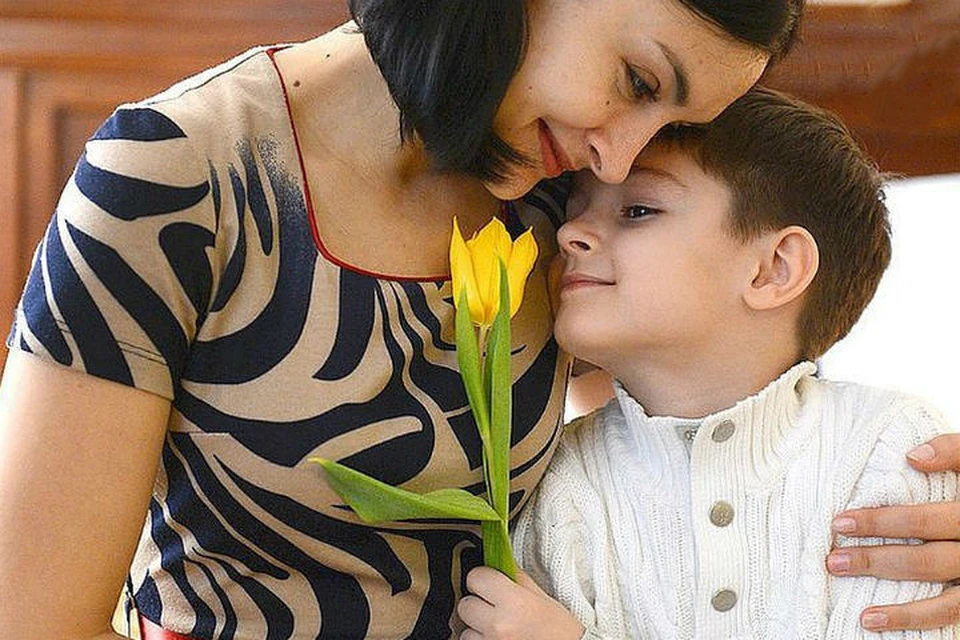 Чаще обнимайте и целуйте своих мам