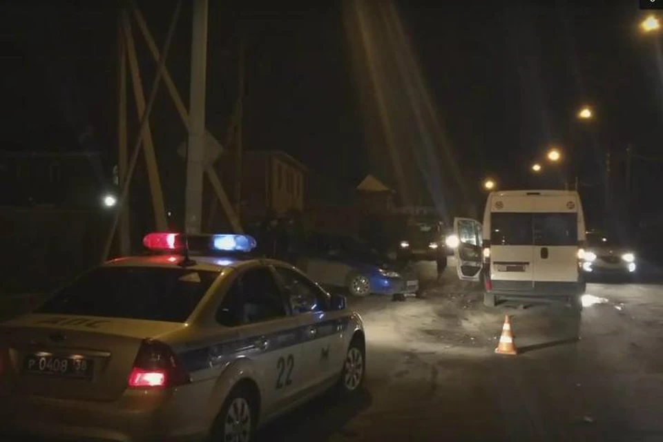 ДТП в Иркутске: три человека пострадали при столкновении маршрутки №27 и легковушки на улице Шевцова.