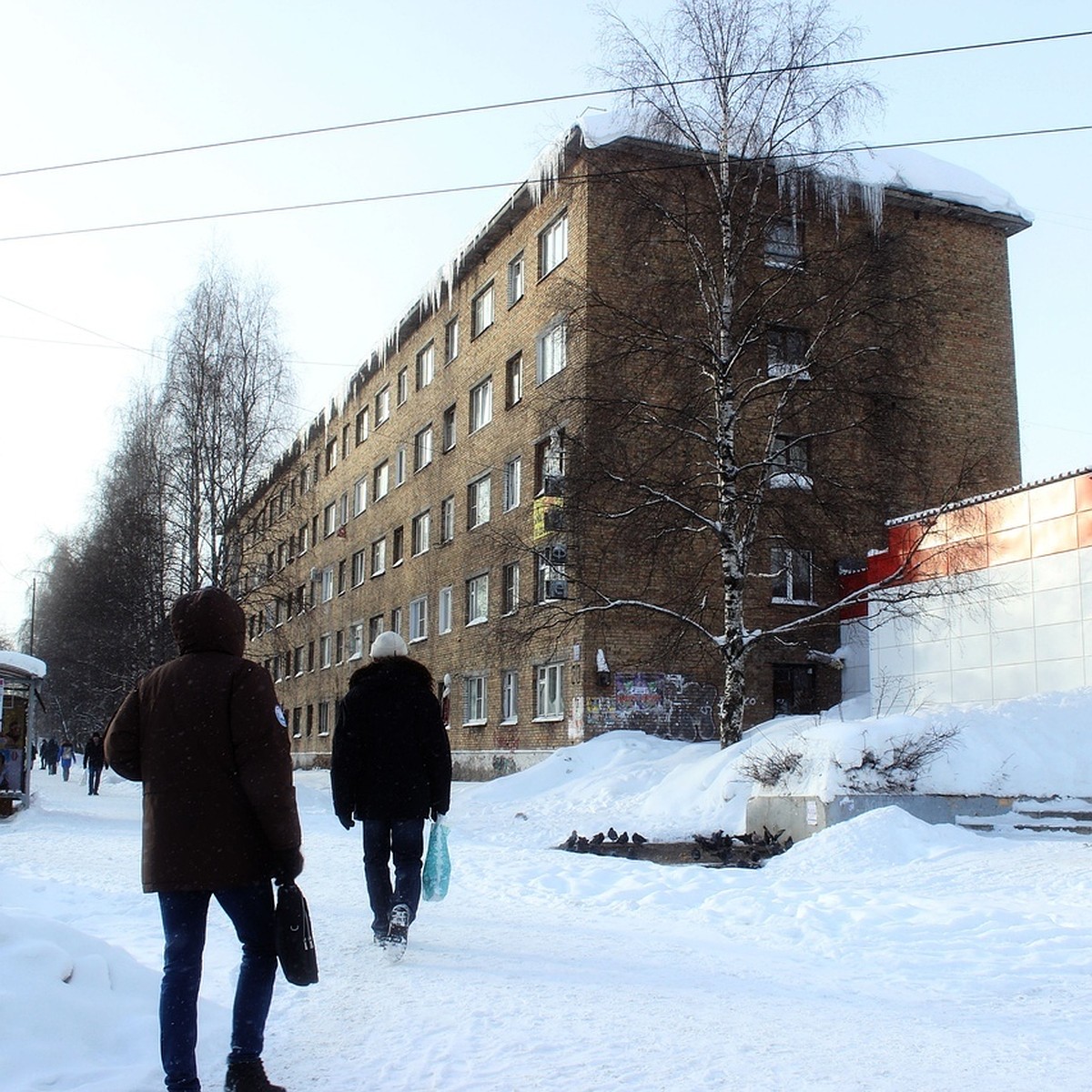 Пусть лучше дом снесут!» Жильцы старых пятиэтажек в центре Сыктывкара  считают, что капитальный ремонт зданиям не поможет - KP.RU