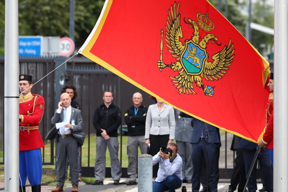Лето 2017 года, церемония поднятия флага Черногории в штаб-квартире НАТО.