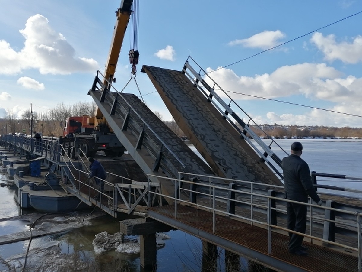 В Вязниках из-за ледохода развели понтонный мост - KP.RU