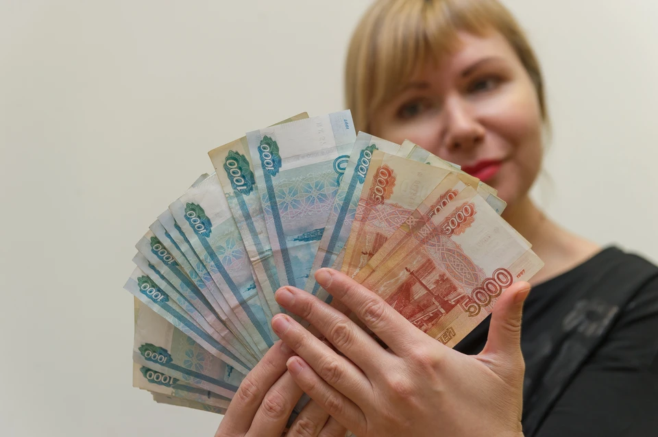 Средняя зарплата в Петербурге, по версии действующего губернатора, составляет 60 тысяч рублей.