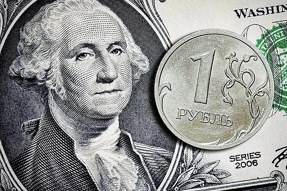 Согласно документу, подготовленному Минфином, курс рубля продолжит ослабляться, но очень медленно