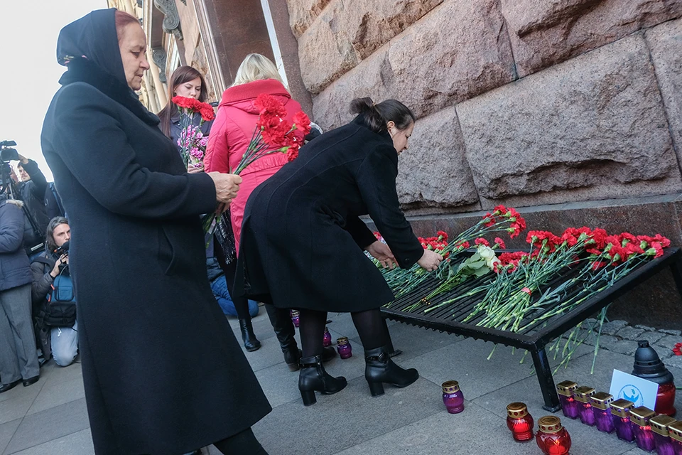 Два года с трагедии в Петербурге: 3 апреля горожане вспоминают погибших в метро.